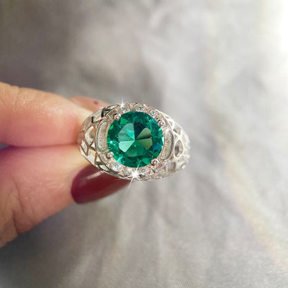 Anello da donna creativo e alla moda con smeraldo