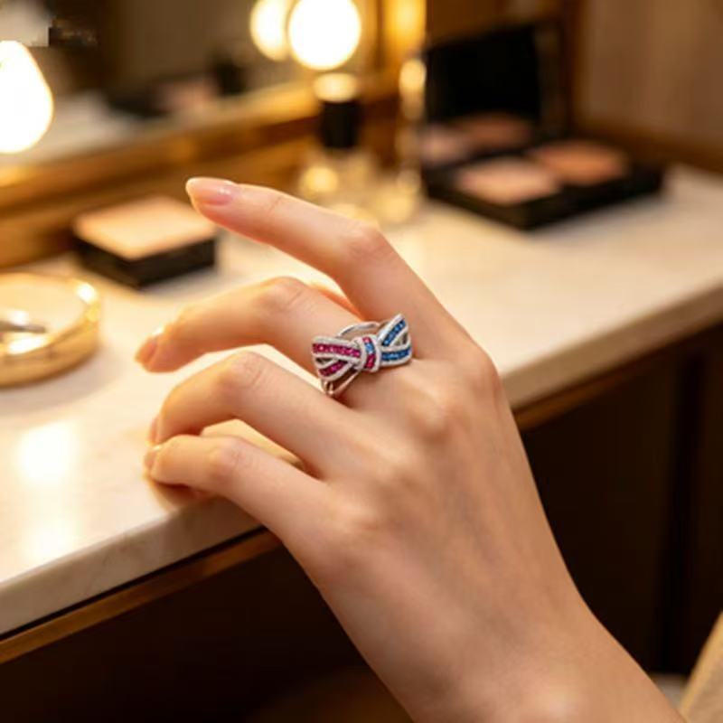 Anello luminoso a barra irregolare che attraversa la barra, lusso e moda