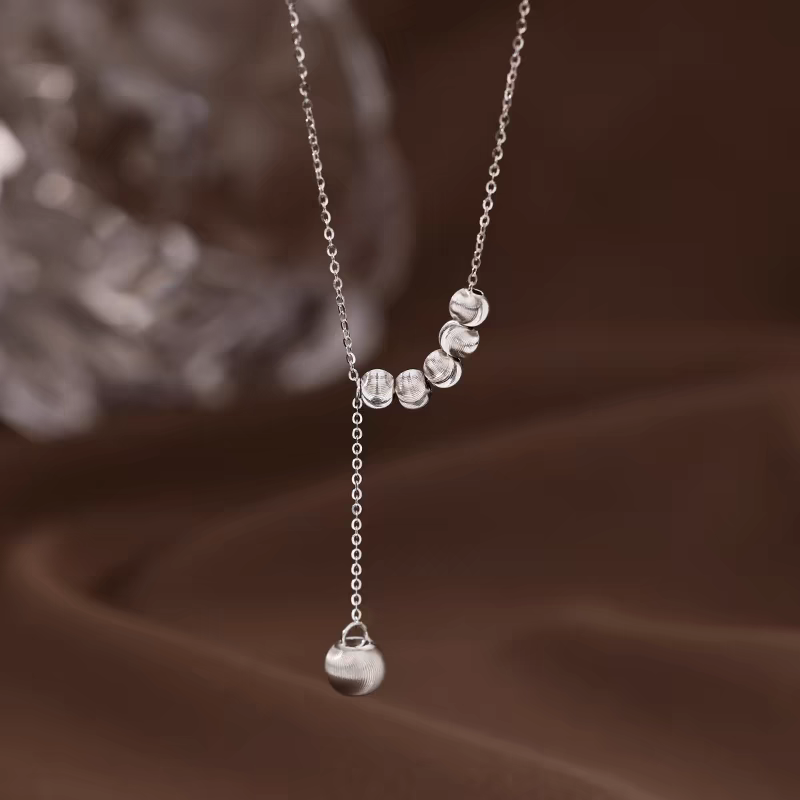 Collana regolabile con nappina e perline spazzolate in argento sterling 999