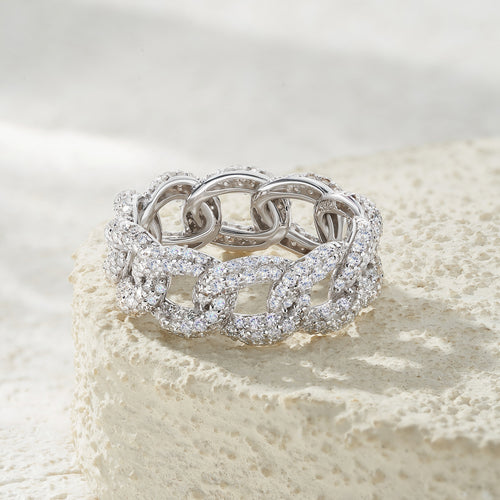 A Luxurious, Fashionable, And Trendy Silver Ring Set With Top-quality Moissanite, Crafted From S925 Silver With A Platinum-plated Finish
