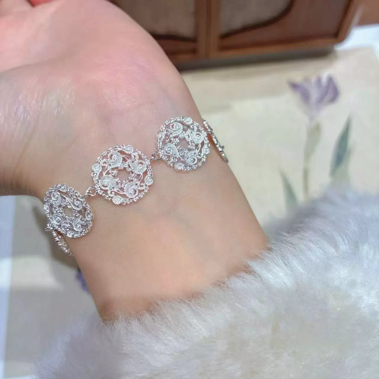 Braccialetto con ciondolo rotondo cavo in filigrana d'argento sterling 999