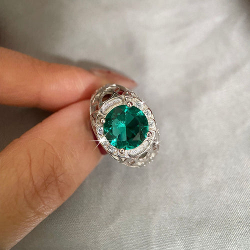 Anello da donna creativo e alla moda con smeraldo