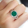 Anello da donna creativo e alla moda con smeraldo