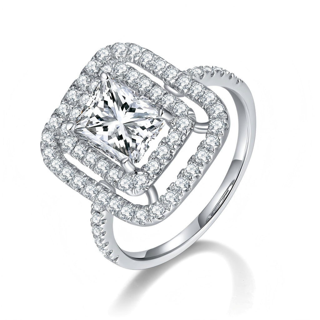 Un anello in argento S925 lussuoso, alla moda e di tendenza