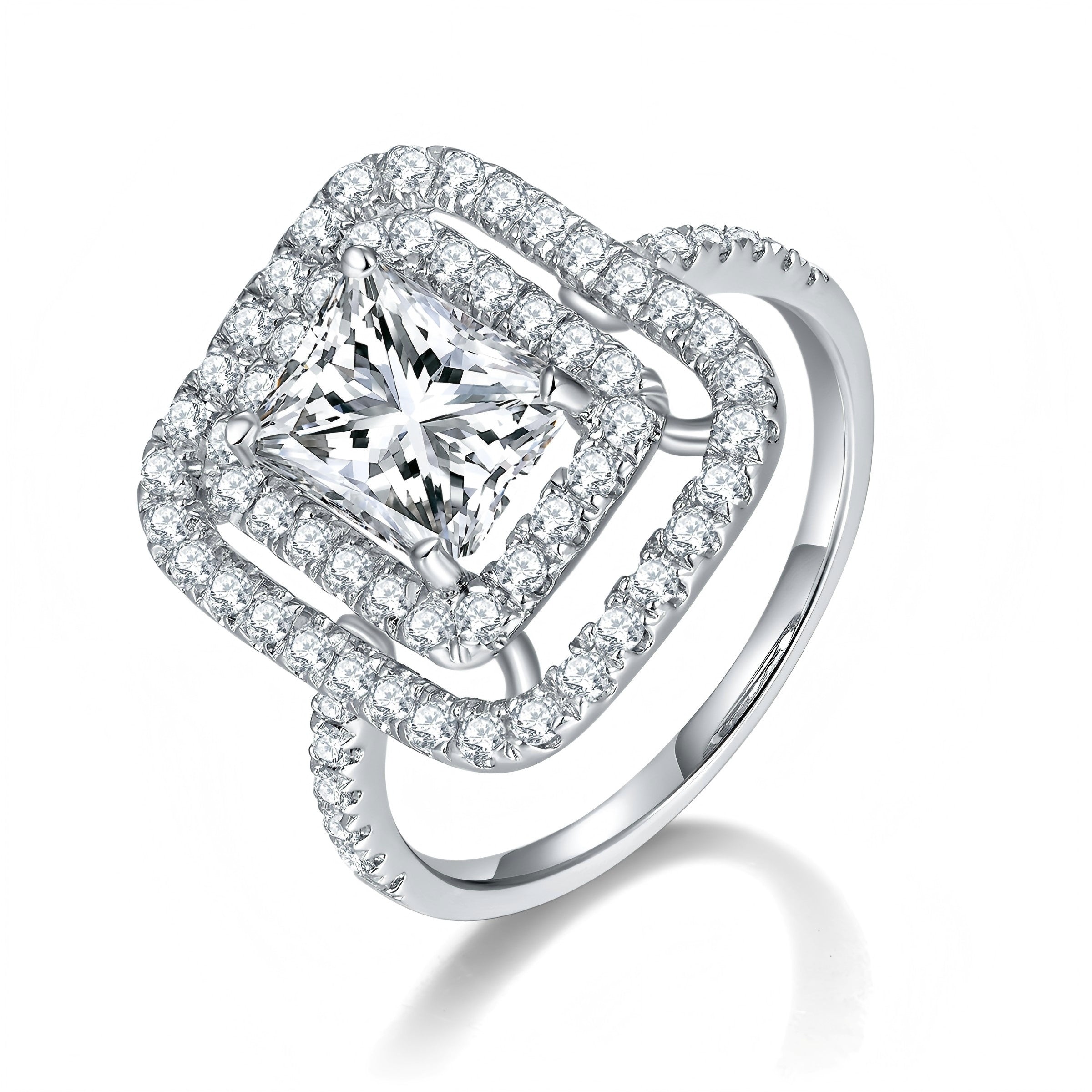 Un anello in argento S925 lussuoso, alla moda e di tendenza