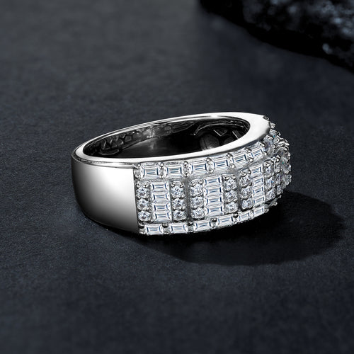 A Luxurious, Fashionable, And Trendy Silver Ring Set With Top-quality Moissanite, Crafted From S925 Silver With A Platinum-plated Finish
